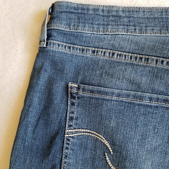 Signature Levis Strauss Modern Slim Jeans - Picture 8 of 12